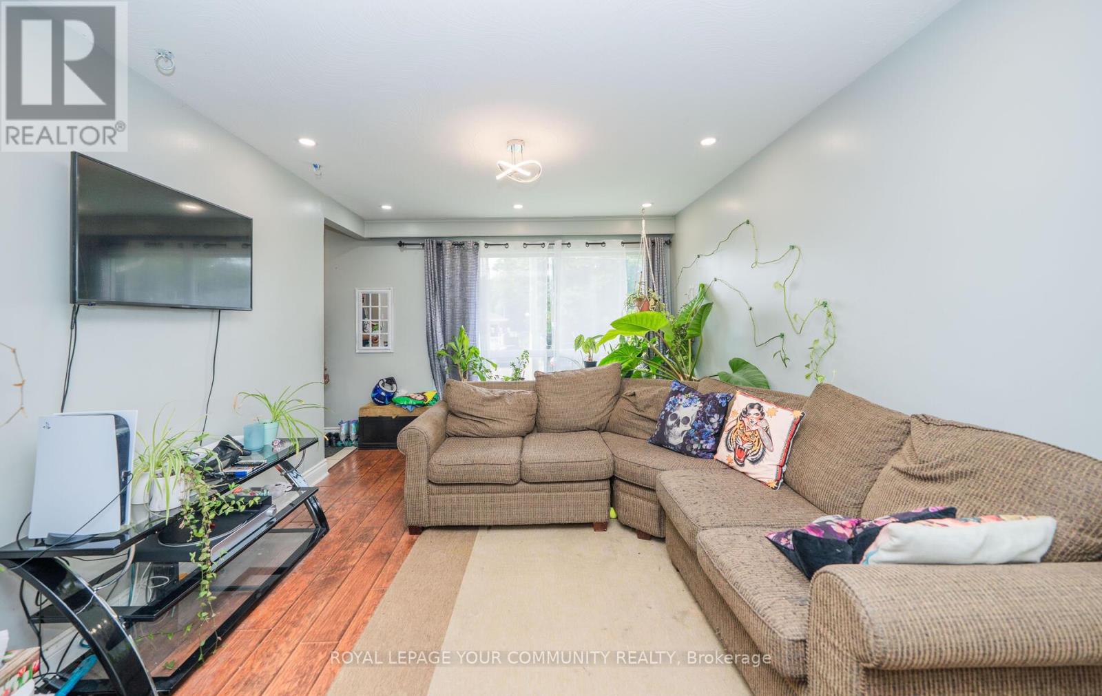 Photo 15 of 53 Newbury Drive, Newmarket ON