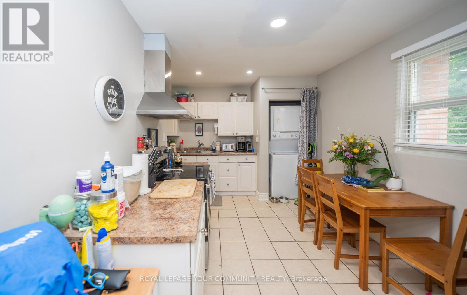 Photo 4 of 53 Newbury Drive, Newmarket ON