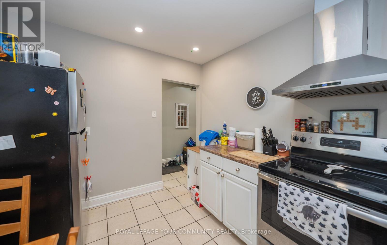 Photo 22 of 53 Newbury Drive, Newmarket ON