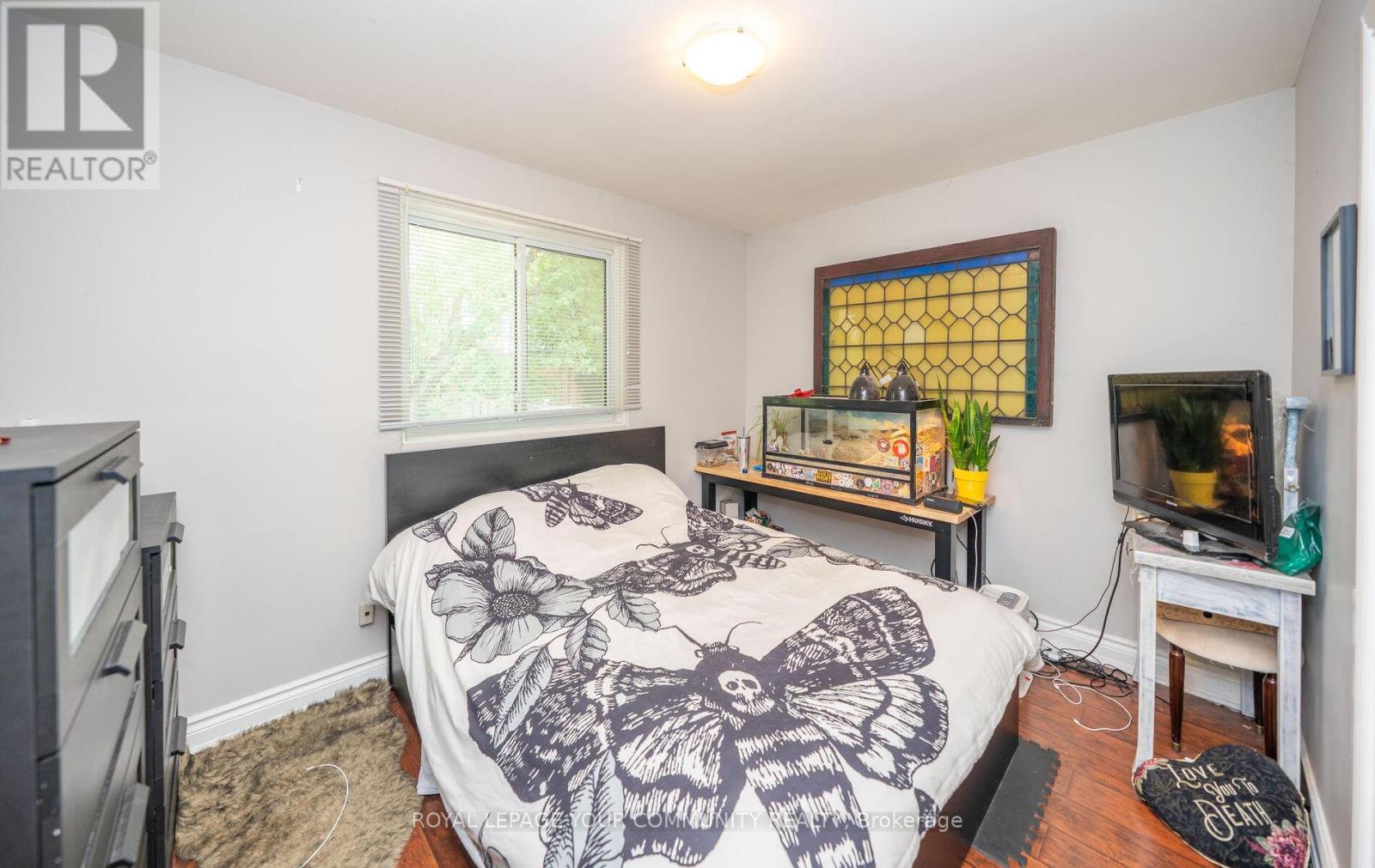 Photo 28 of 53 Newbury Drive, Newmarket ON