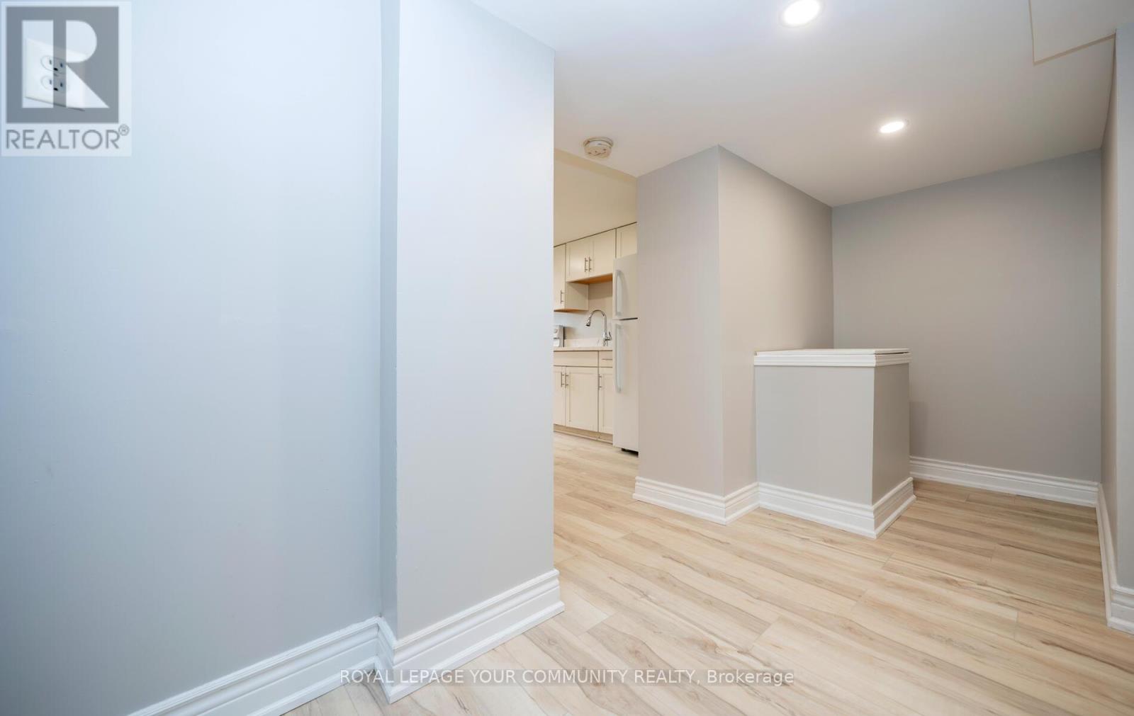 Photo 44 of 53 Newbury Drive, Newmarket ON