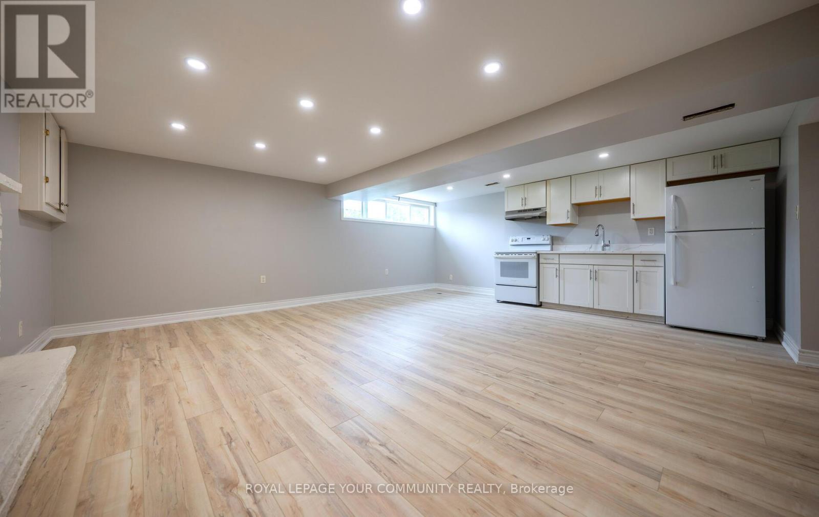 Photo 29 of 53 Newbury Drive, Newmarket ON