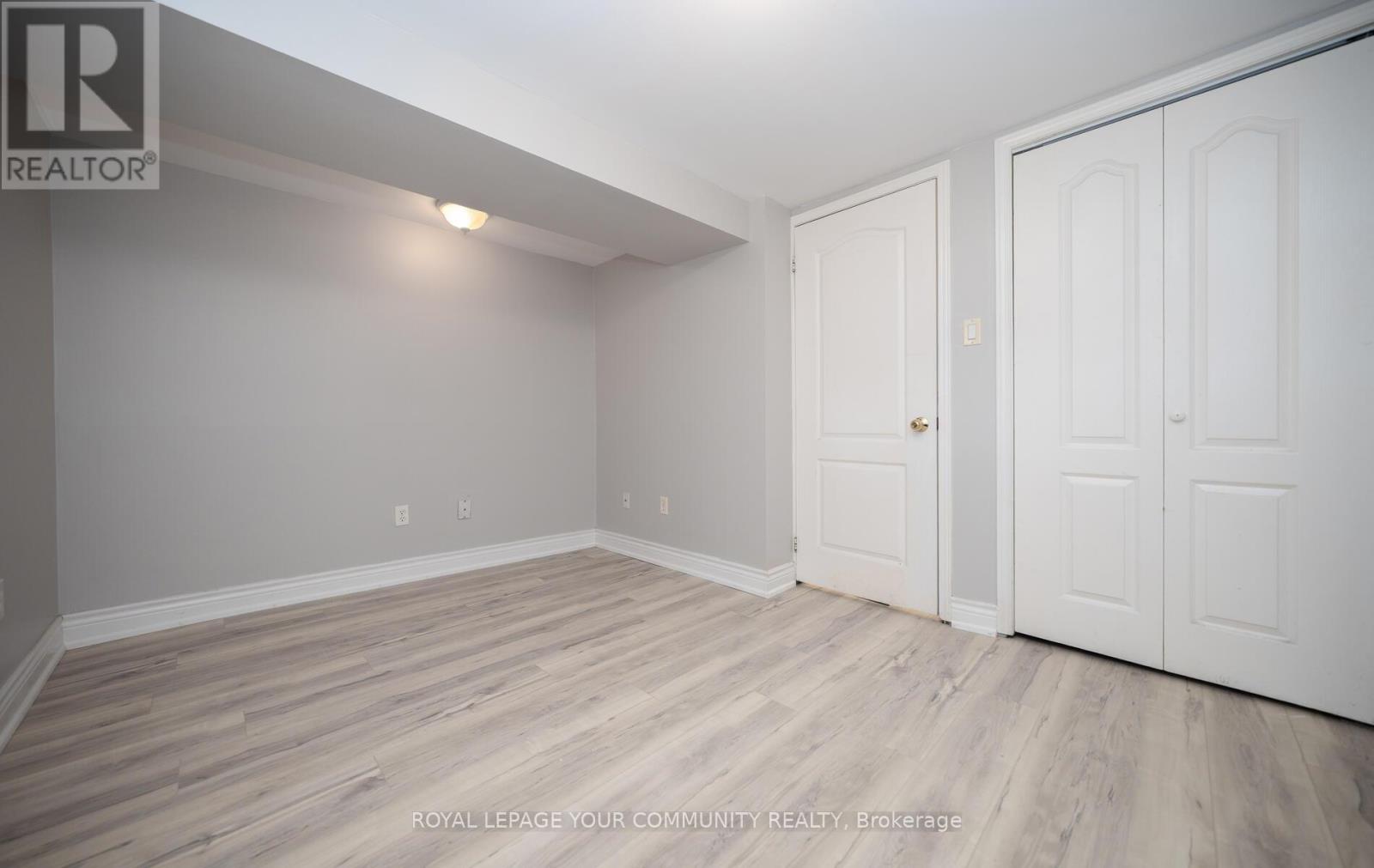 Photo 14 of 53 Newbury Drive, Newmarket ON