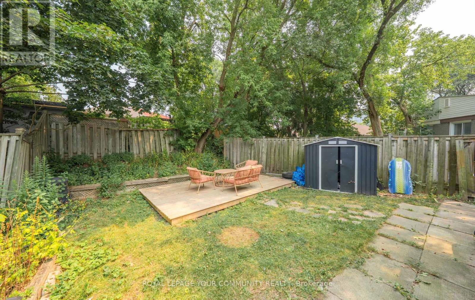 Photo 34 of 53 Newbury Drive, Newmarket ON