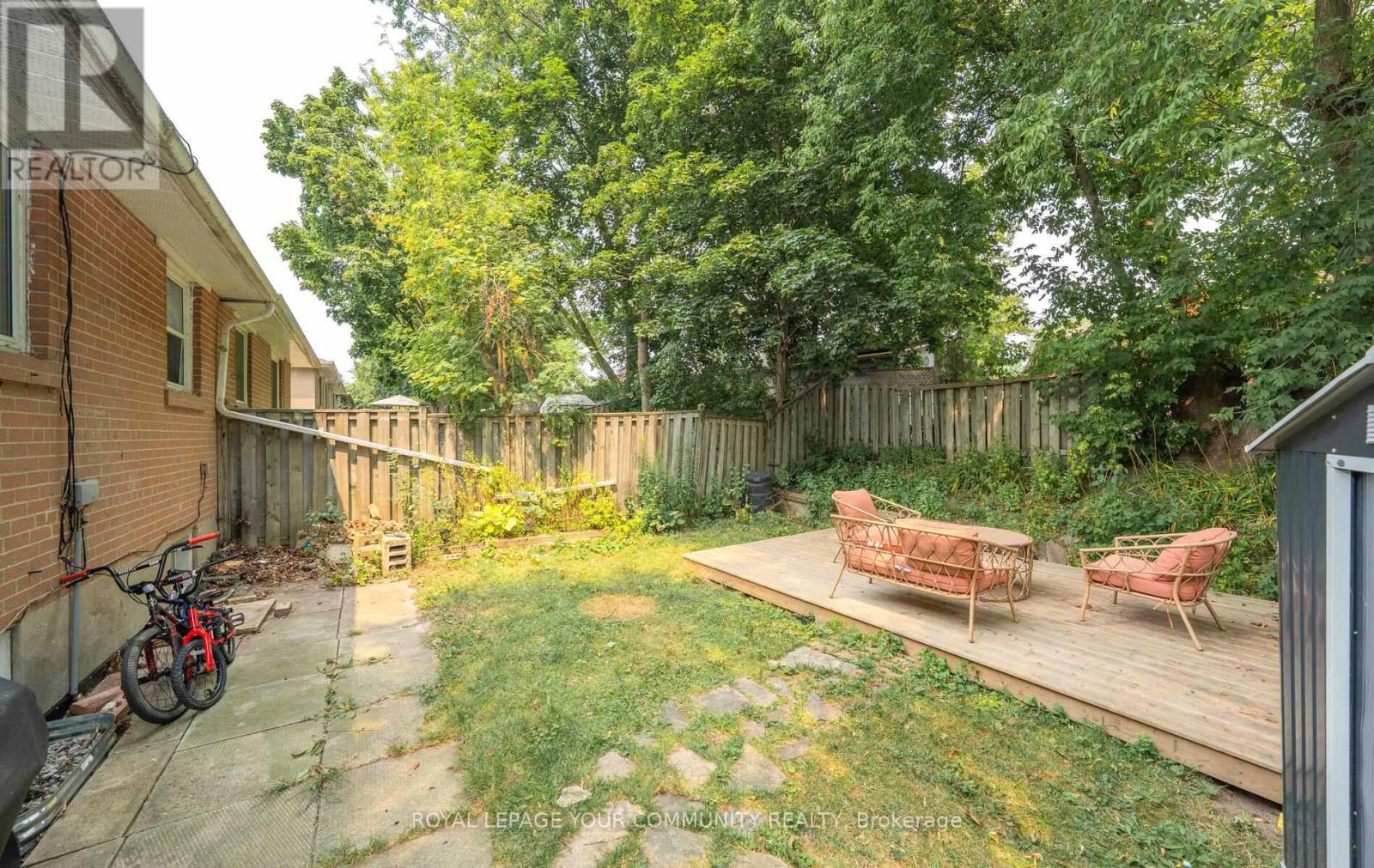 Photo 10 of 53 Newbury Drive, Newmarket ON