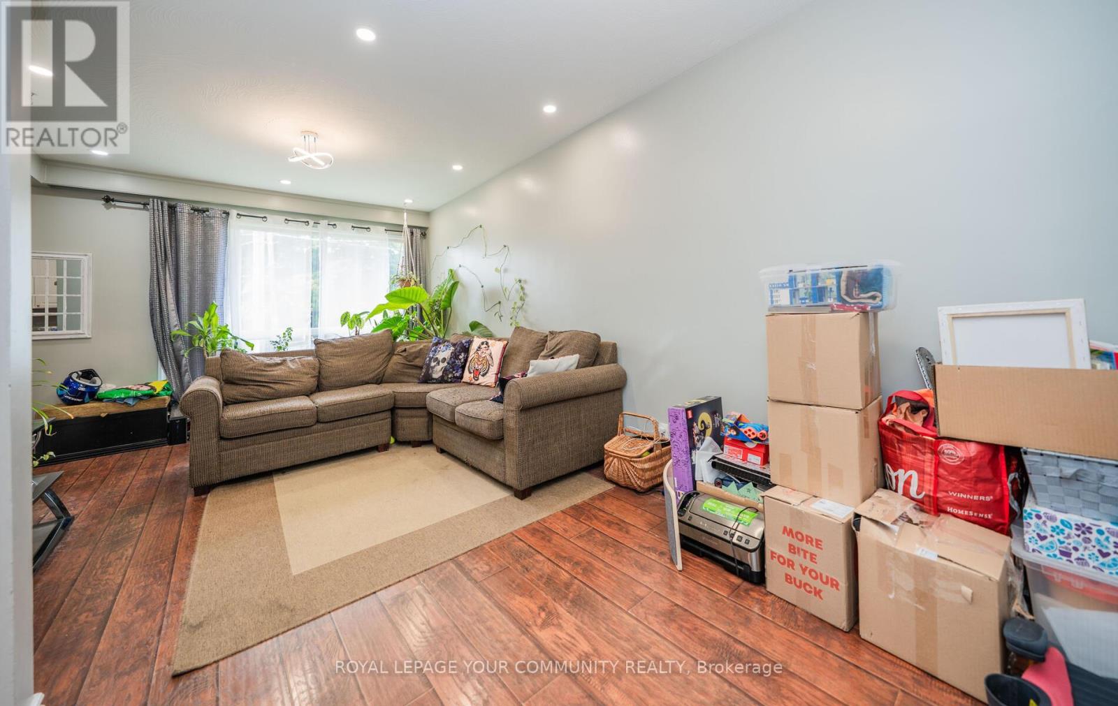 Photo 40 of 53 Newbury Drive, Newmarket ON