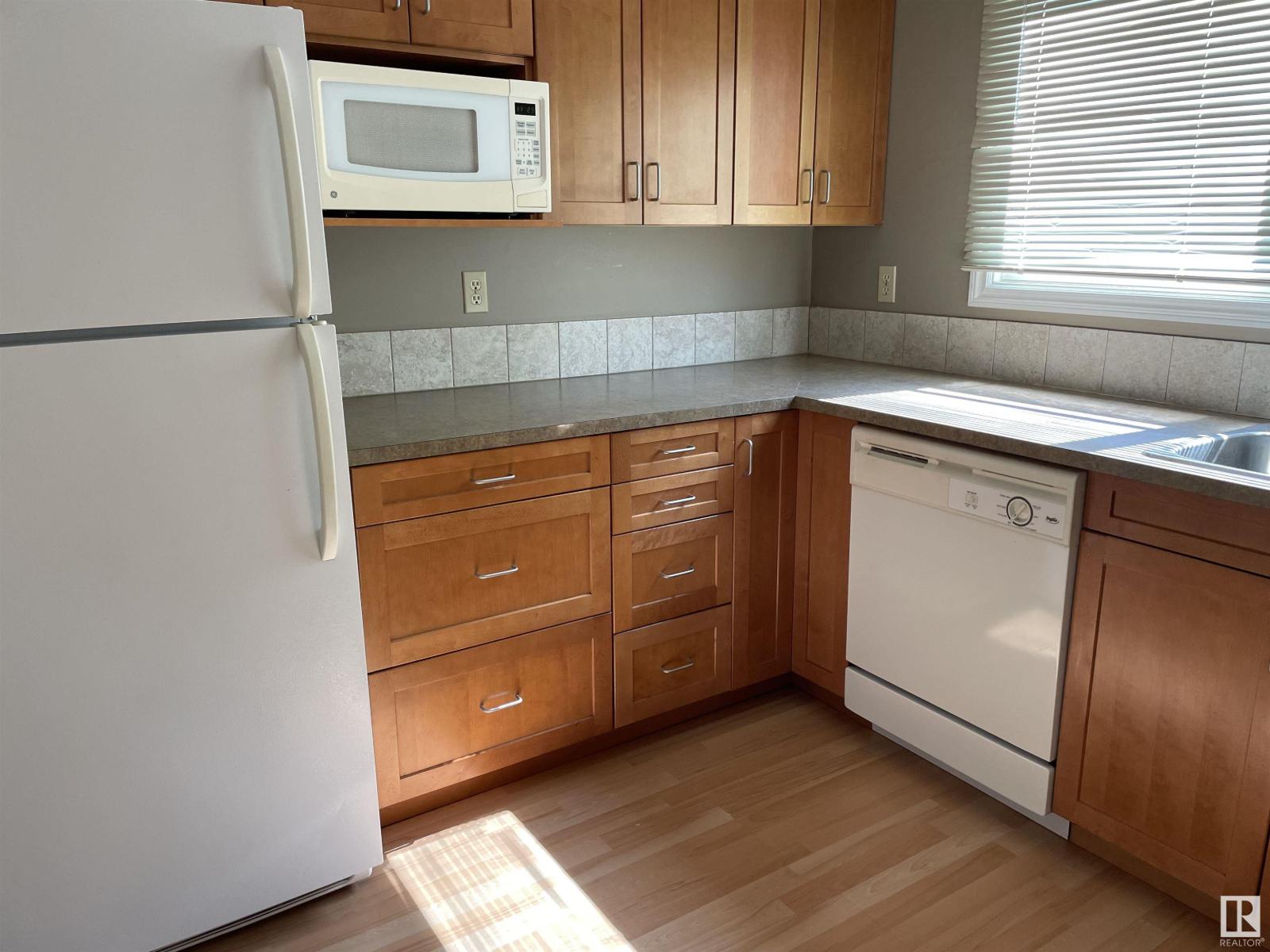 Photo 33 of 4315 South Park Dr, Leduc AB
