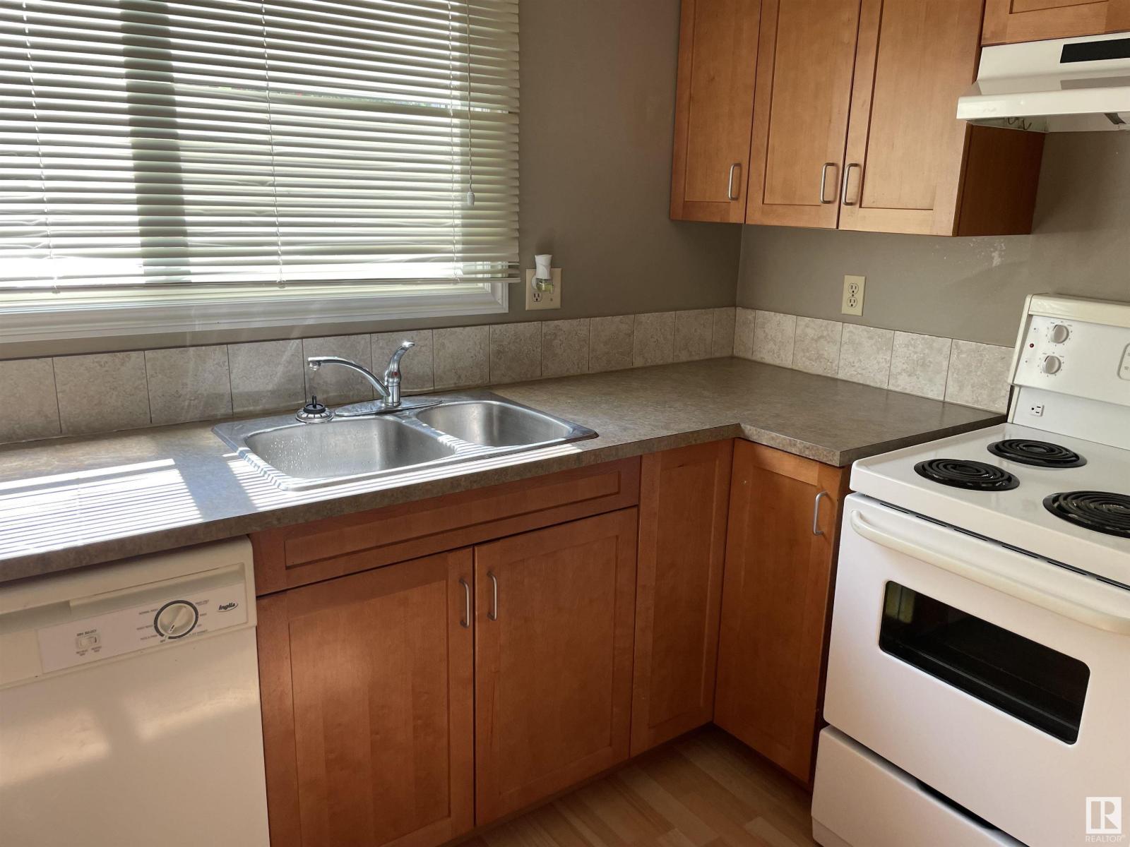 Photo 9 of 4315 South Park Dr, Leduc AB