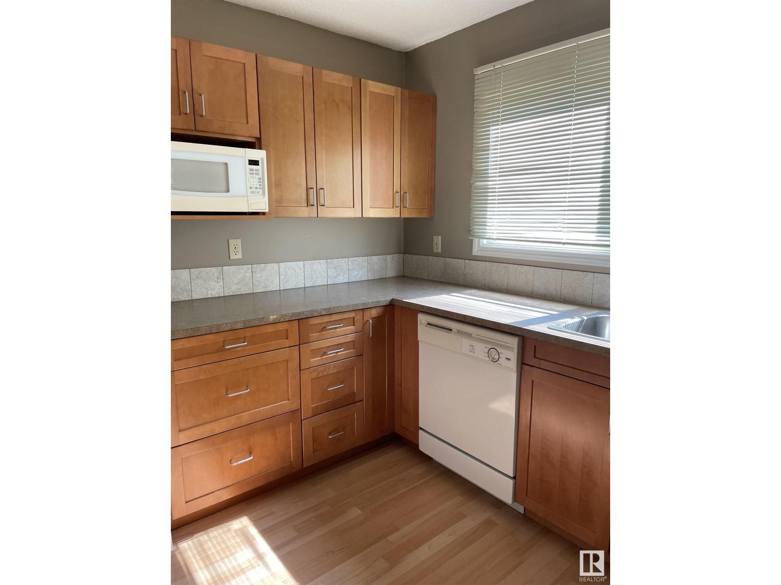 Photo 18 of 4315 South Park Dr, Leduc AB