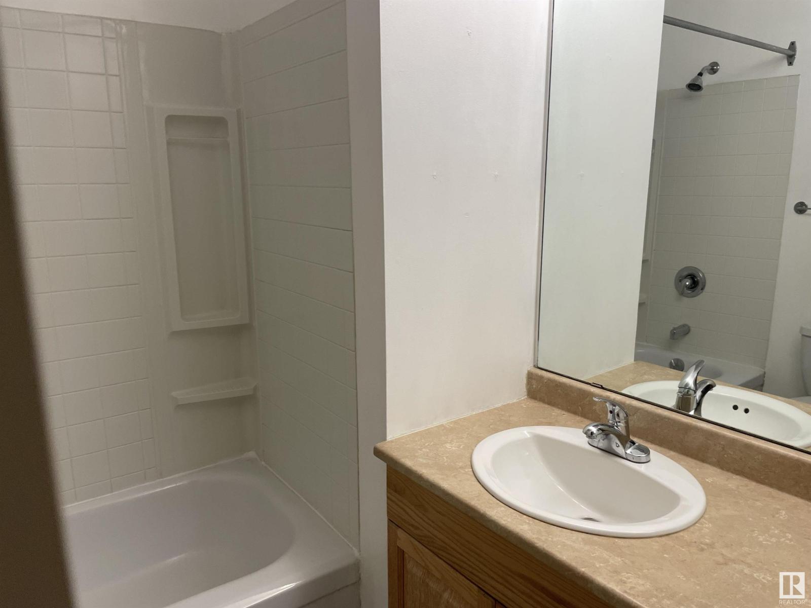 Photo 26 of 4315 South Park Dr, Leduc AB