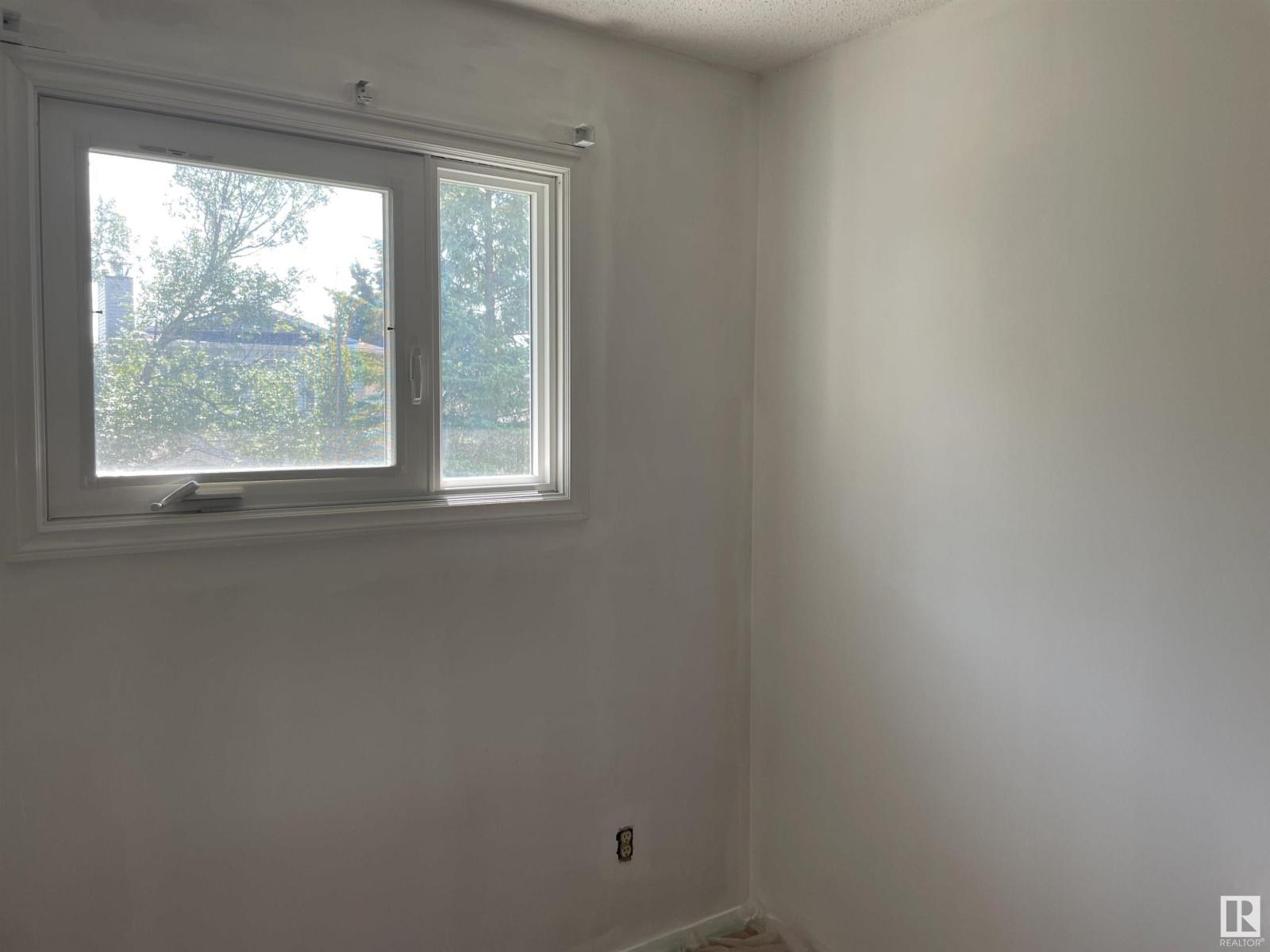 Photo 6 of 4315 South Park Dr, Leduc AB