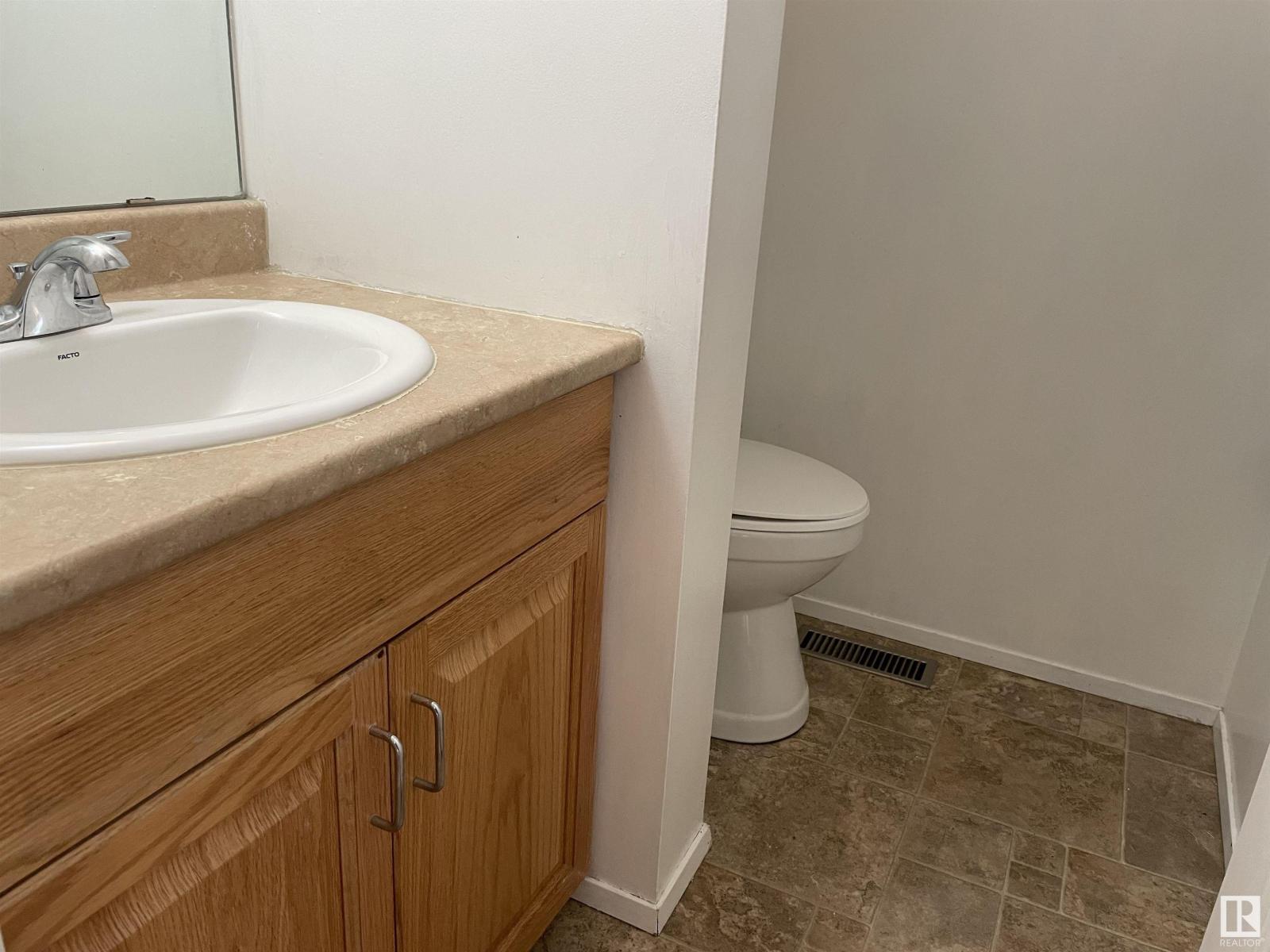 Photo 13 of 4315 South Park Dr, Leduc AB