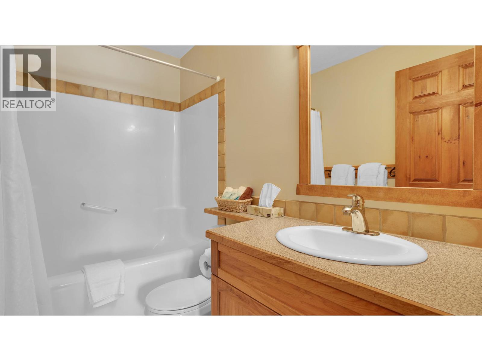 Photo 4 of 701 14 A Crescent Unit 111 H, Invermere BC