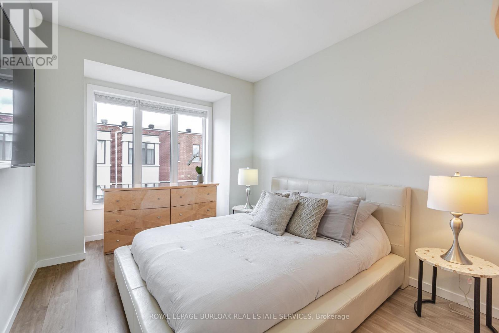 Photo 12 of 467 Nautical Boulevard, Oakville ON