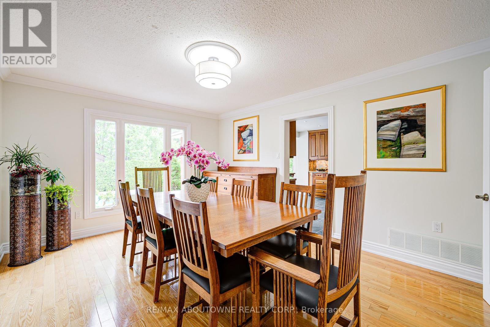 Photo 11 of 1337 Peartree Circle, Oakville ON