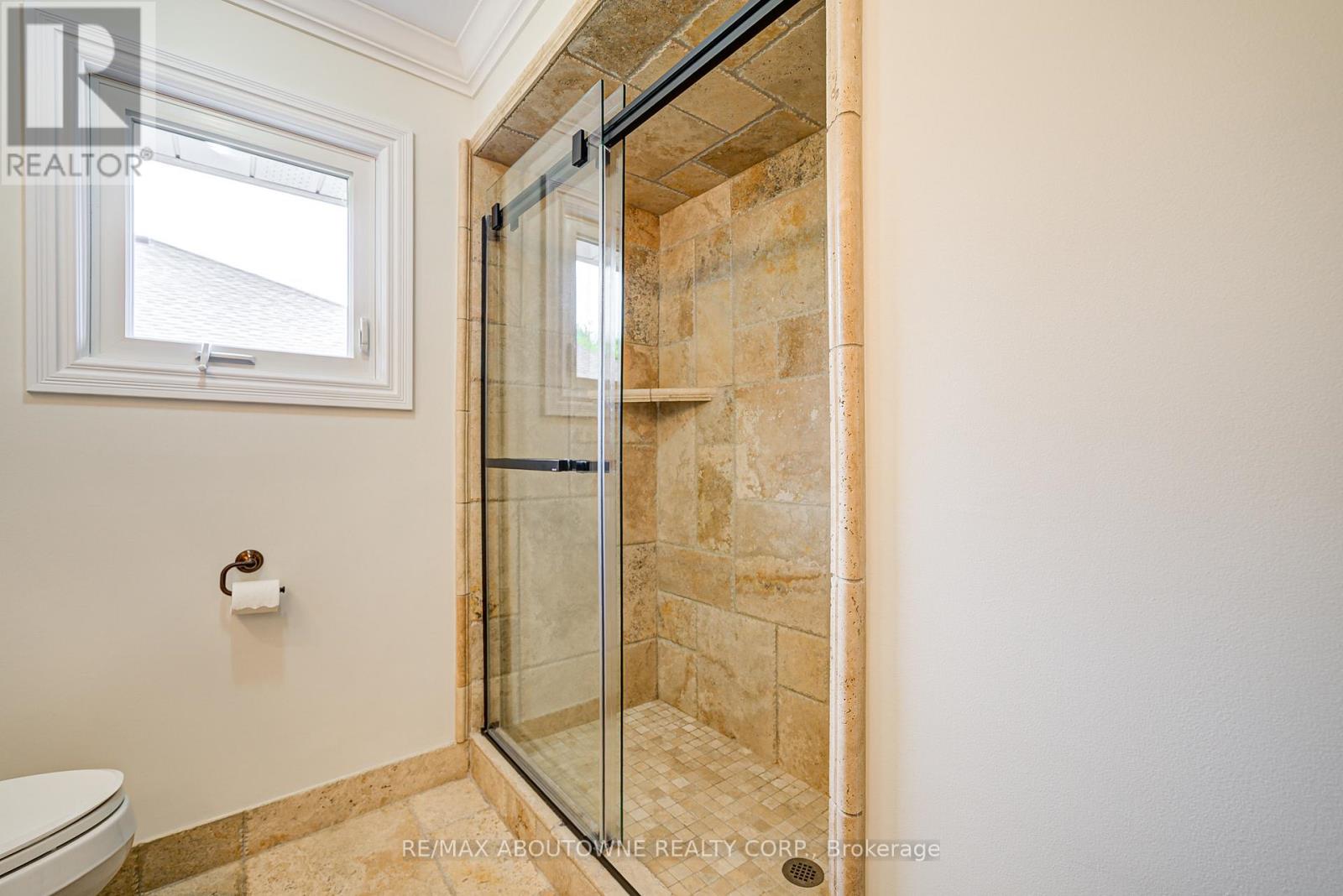 Photo 20 of 1337 Peartree Circle, Oakville ON