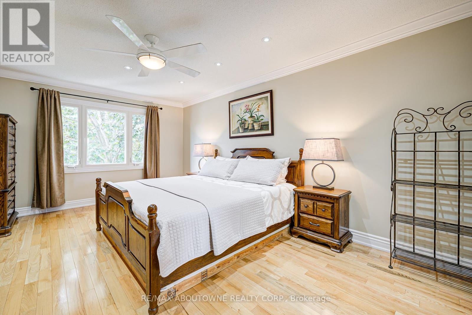 Photo 23 of 1337 Peartree Circle, Oakville ON