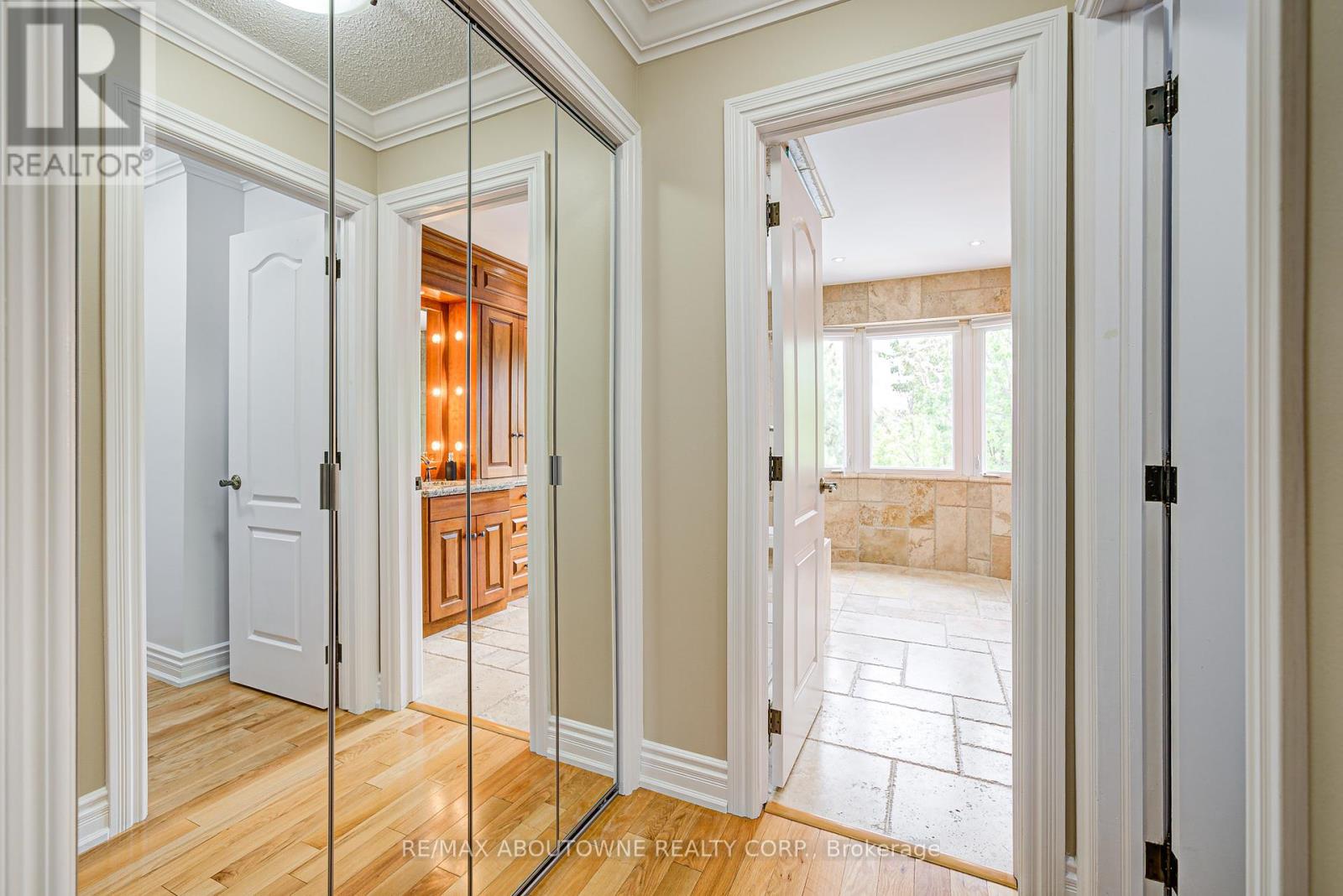 Photo 24 of 1337 Peartree Circle, Oakville ON