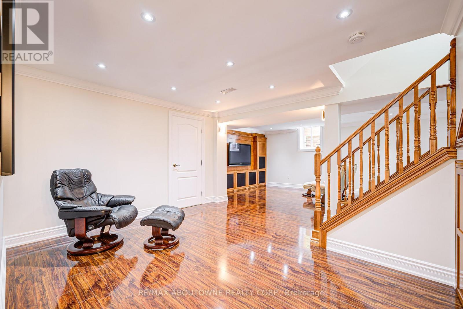 Photo 28 of 1337 Peartree Circle, Oakville ON