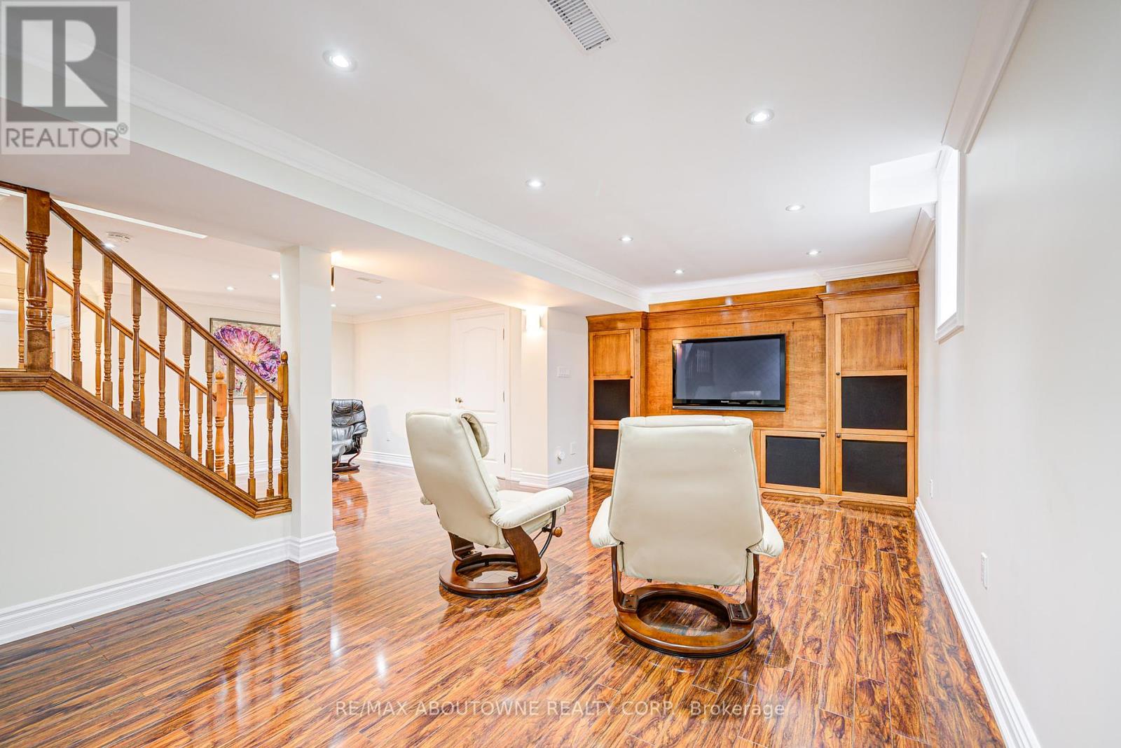 Photo 29 of 1337 Peartree Circle, Oakville ON