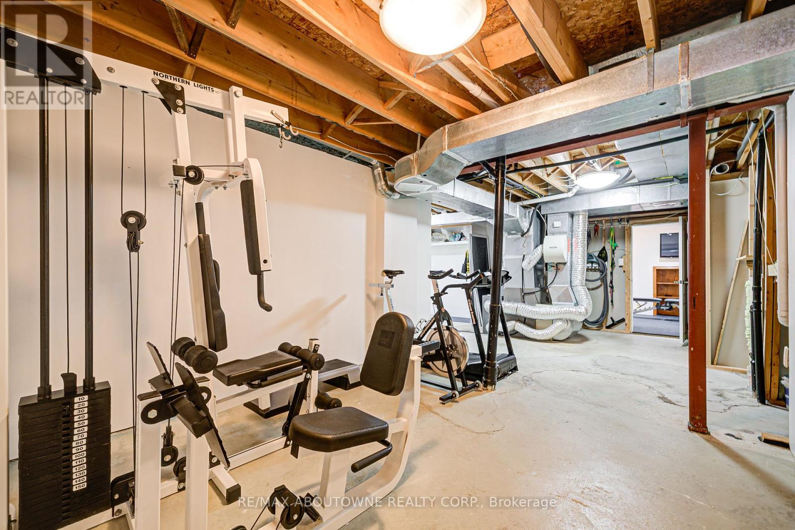 Photo 33 of 1337 Peartree Circle, Oakville ON