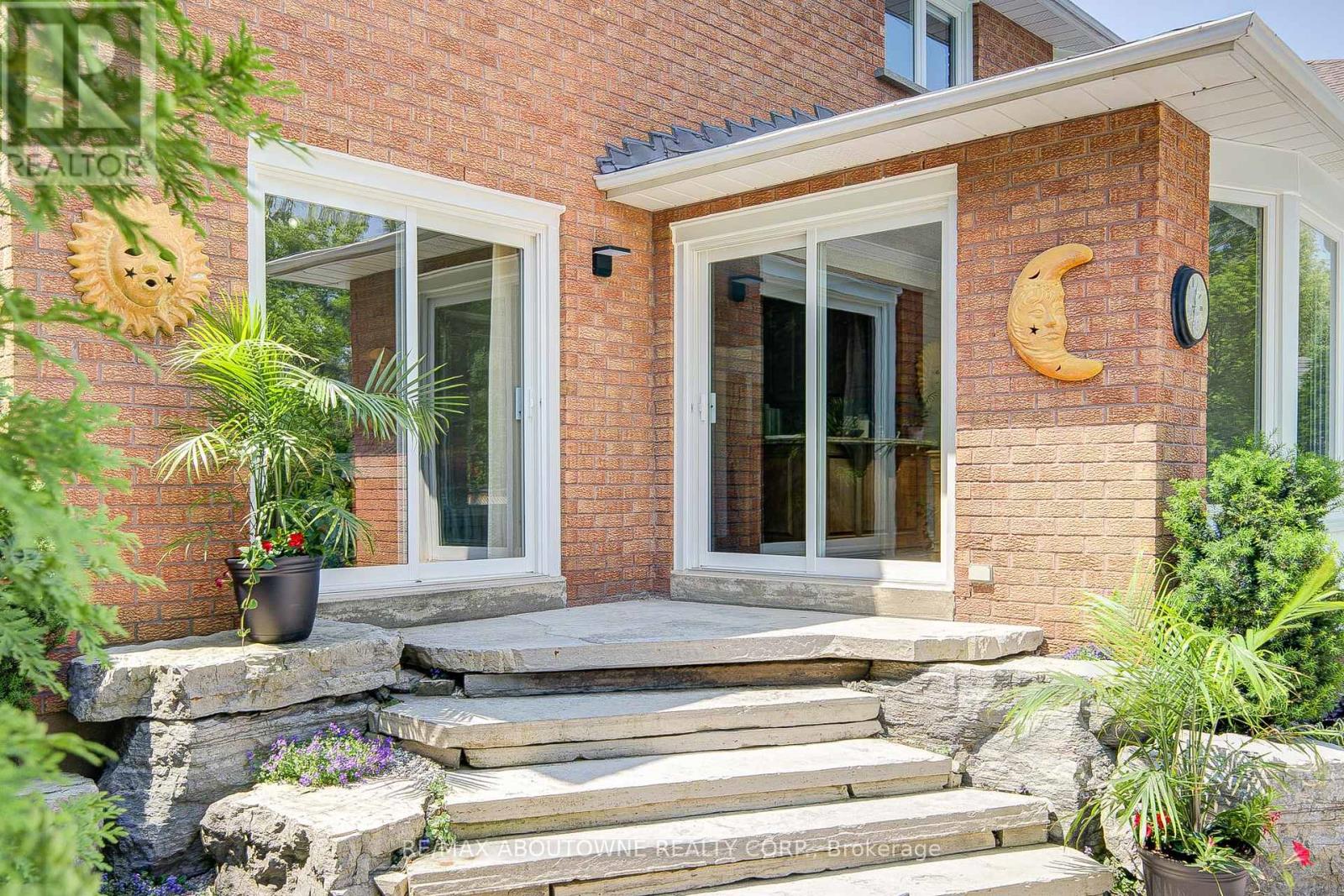 Photo 36 of 1337 Peartree Circle, Oakville ON