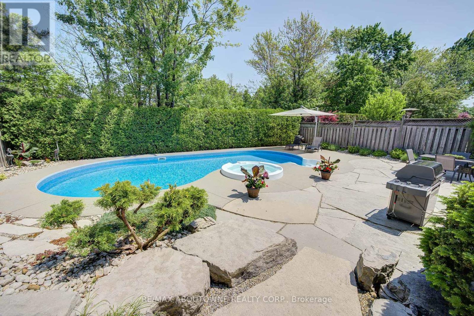 Photo 39 of 1337 Peartree Circle, Oakville ON