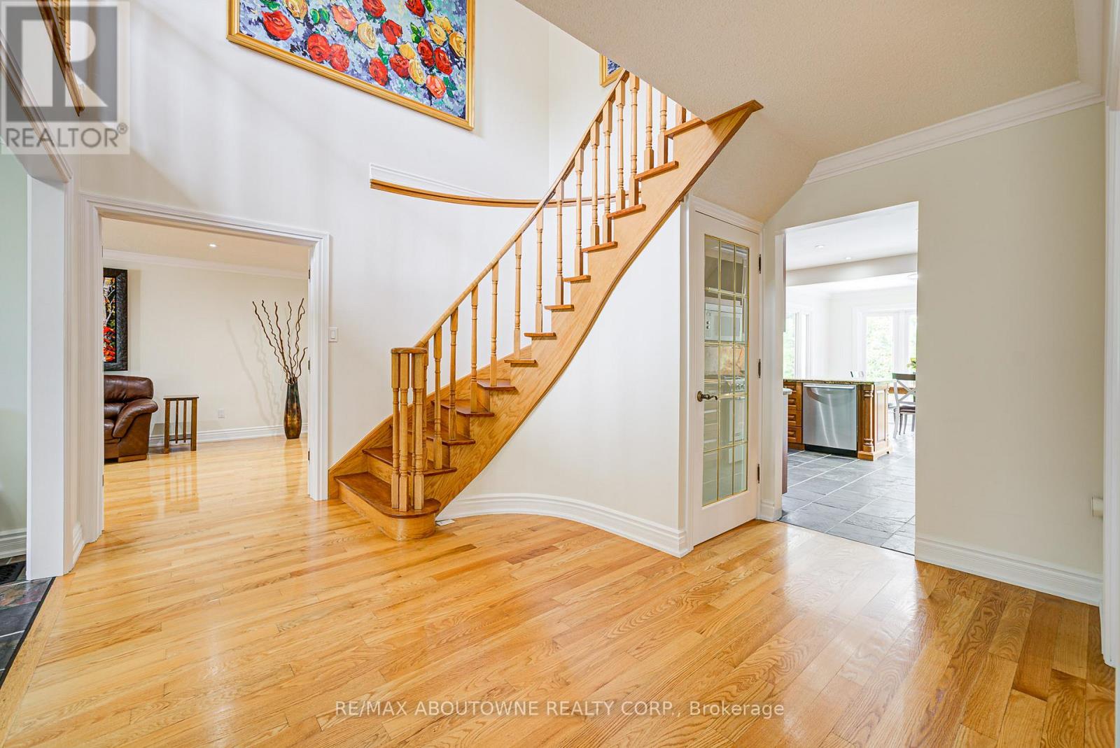 Photo 8 of 1337 Peartree Circle, Oakville ON