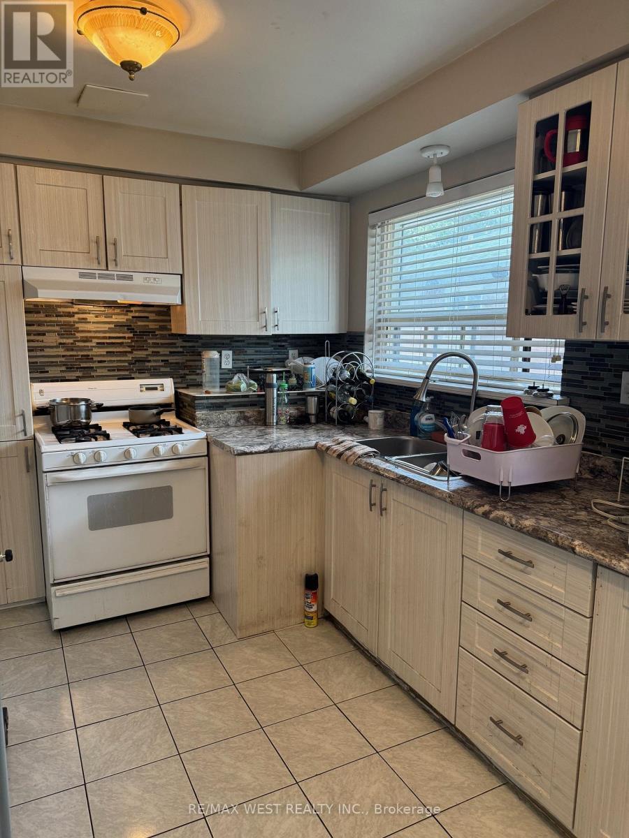 Photo 10 of 63 Habitant Drive, Toronto ON
