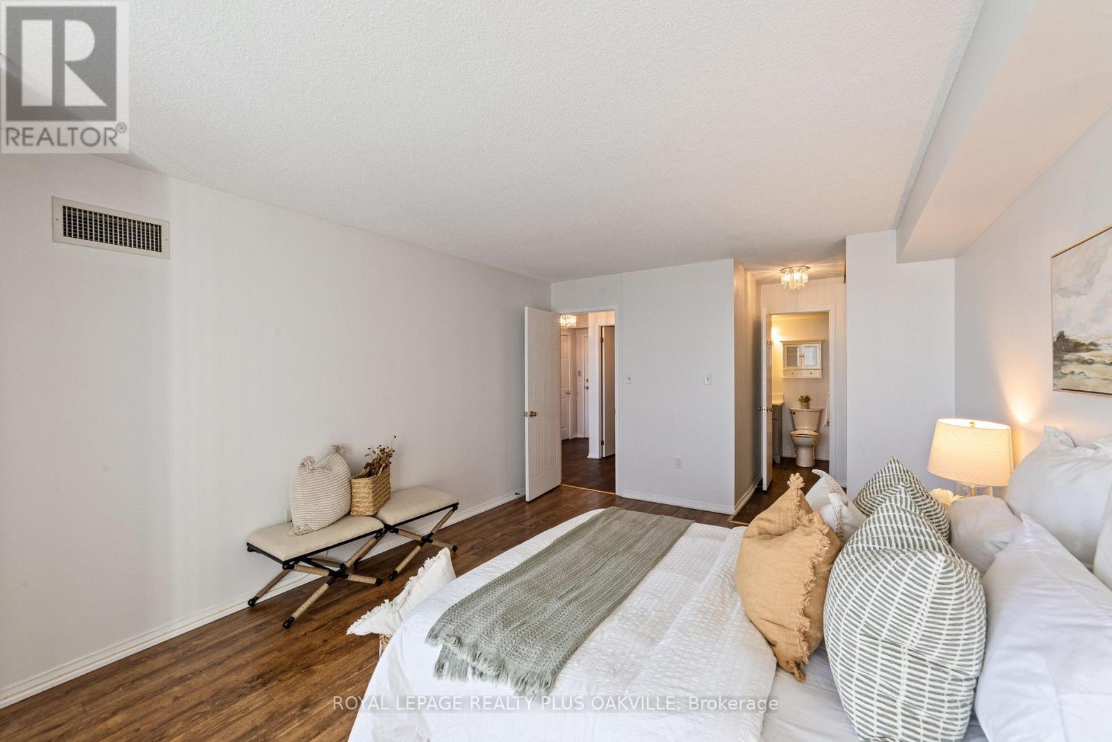 Photo 16 of 804 5070 Pinedale Avenue, Burlington ON