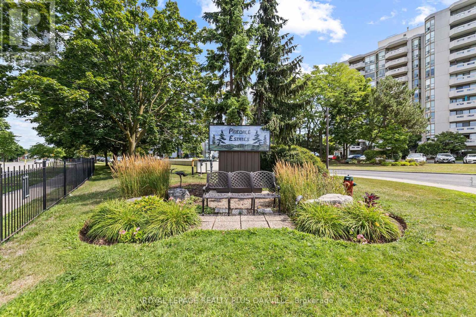 Photo 6 of 804 5070 Pinedale Avenue, Burlington ON