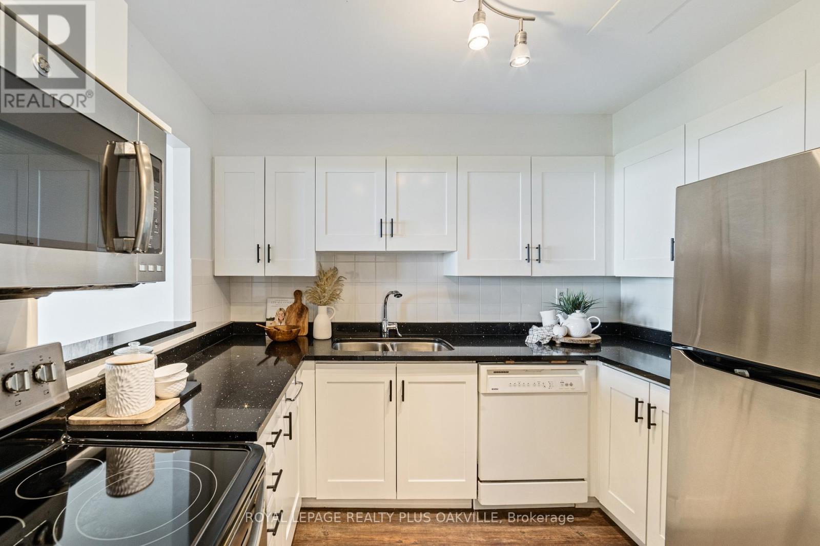 Photo 20 of 804 5070 Pinedale Avenue, Burlington ON