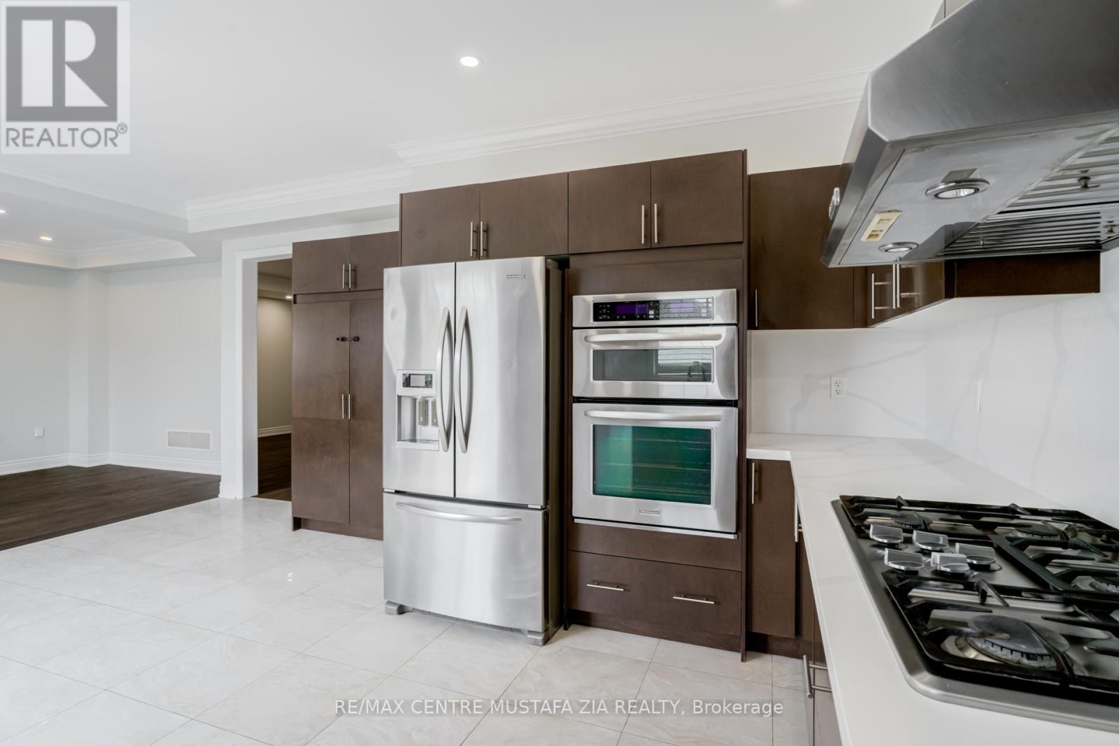 Photo 46 of 562 Nairn Circle, Milton ON