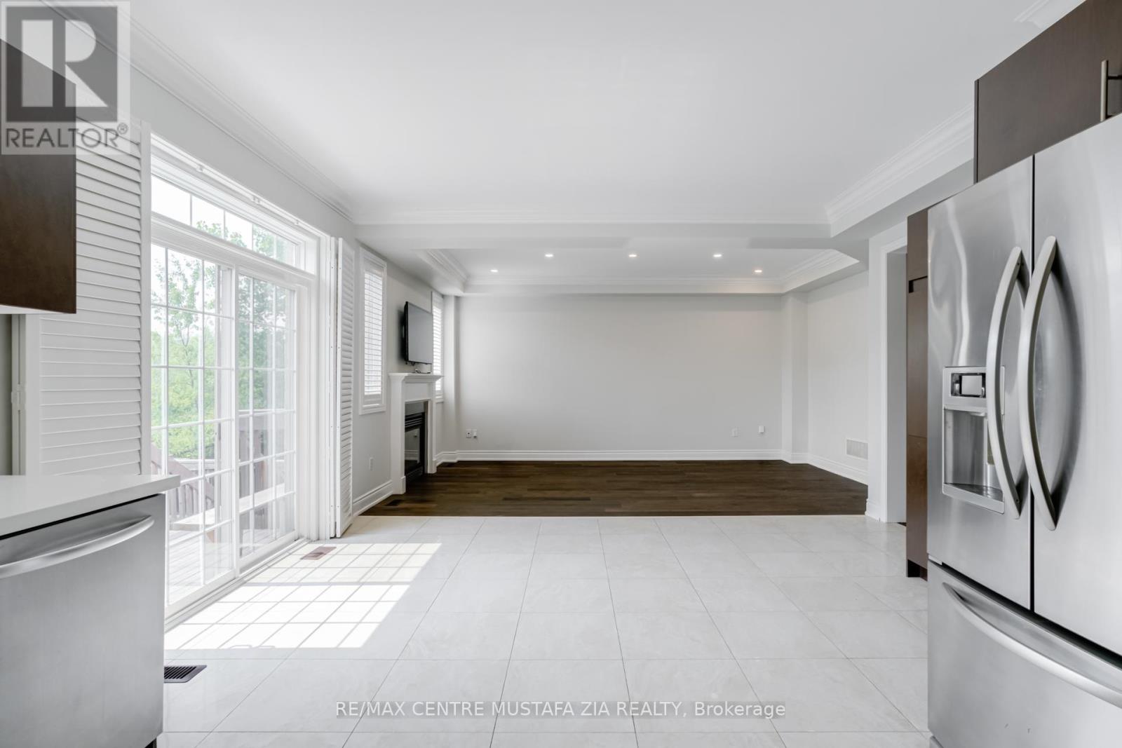 Photo 20 of 562 Nairn Circle, Milton ON