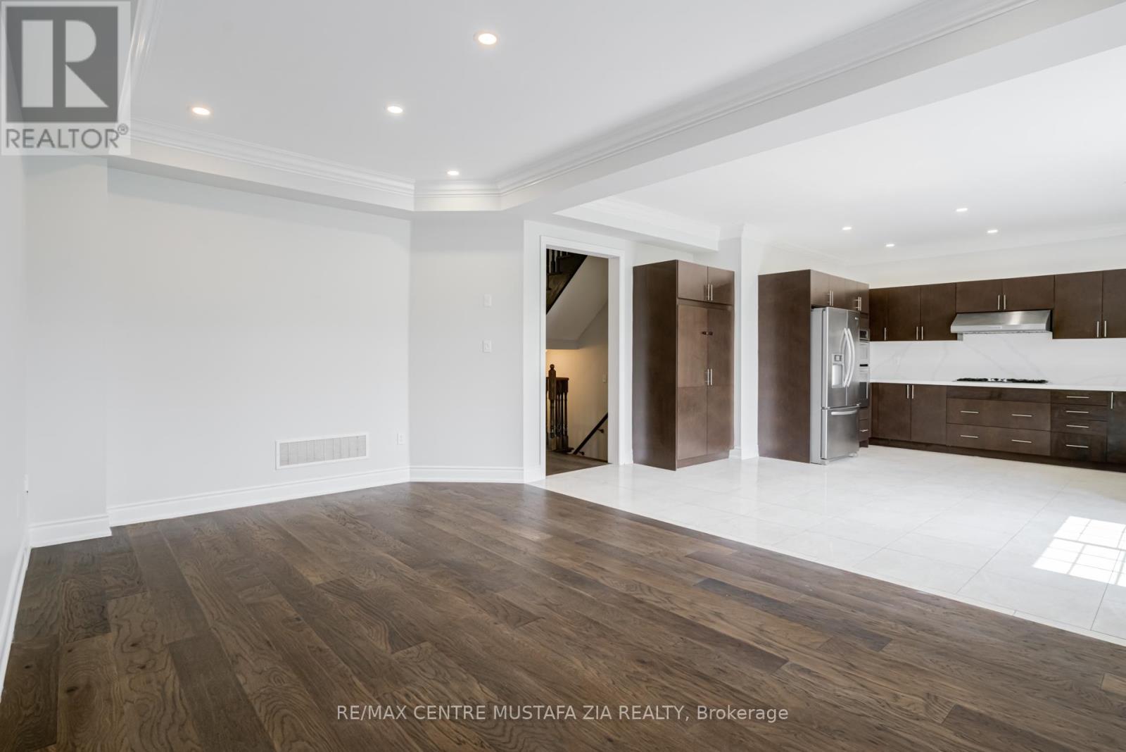 Photo 29 of 562 Nairn Circle, Milton ON