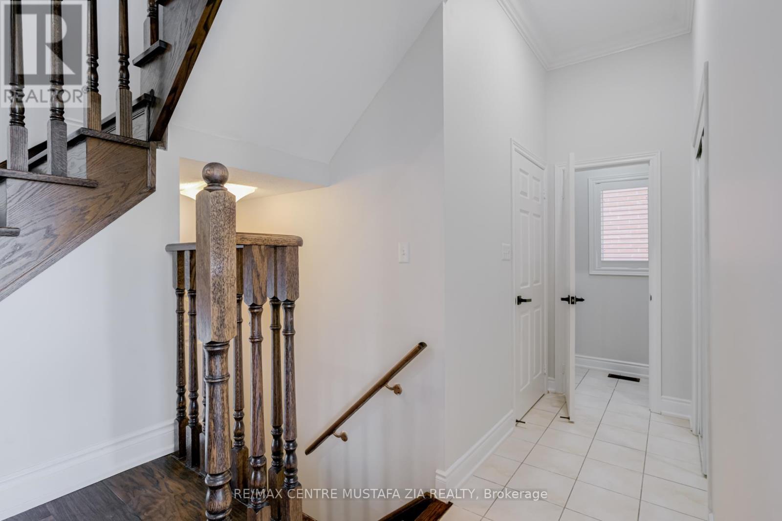 Photo 2 of 562 Nairn Circle, Milton ON