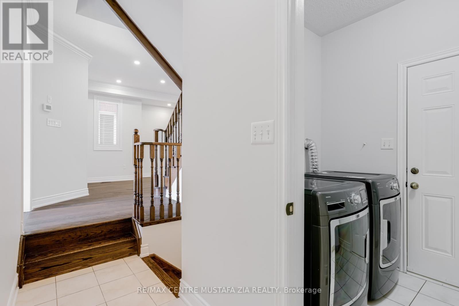 Photo 27 of 562 Nairn Circle, Milton ON