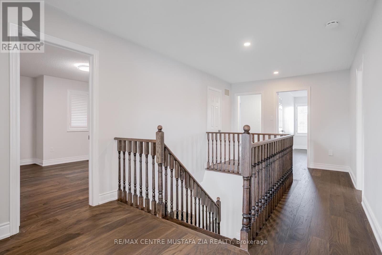 Photo 18 of 562 Nairn Circle, Milton ON