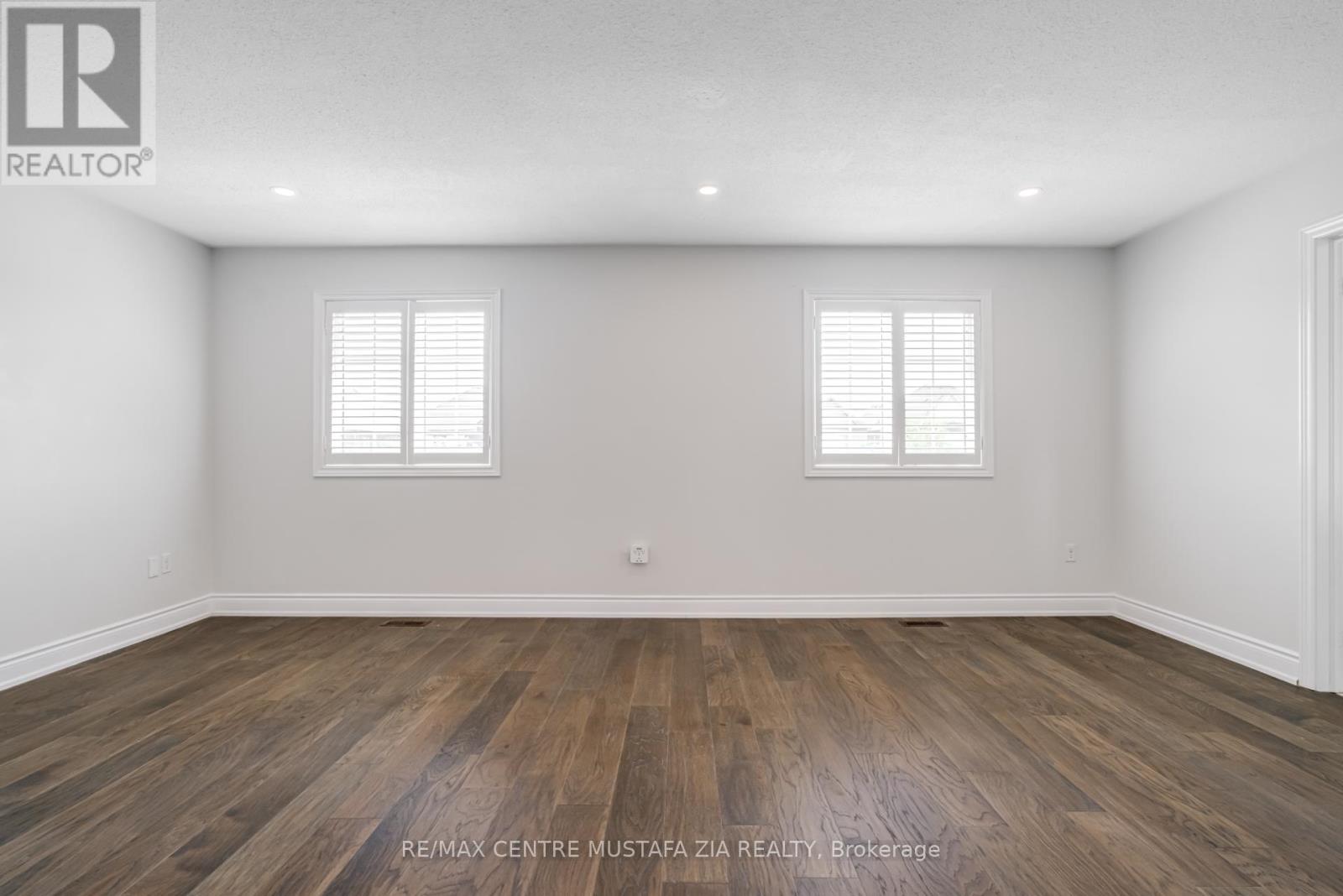 Photo 37 of 562 Nairn Circle, Milton ON