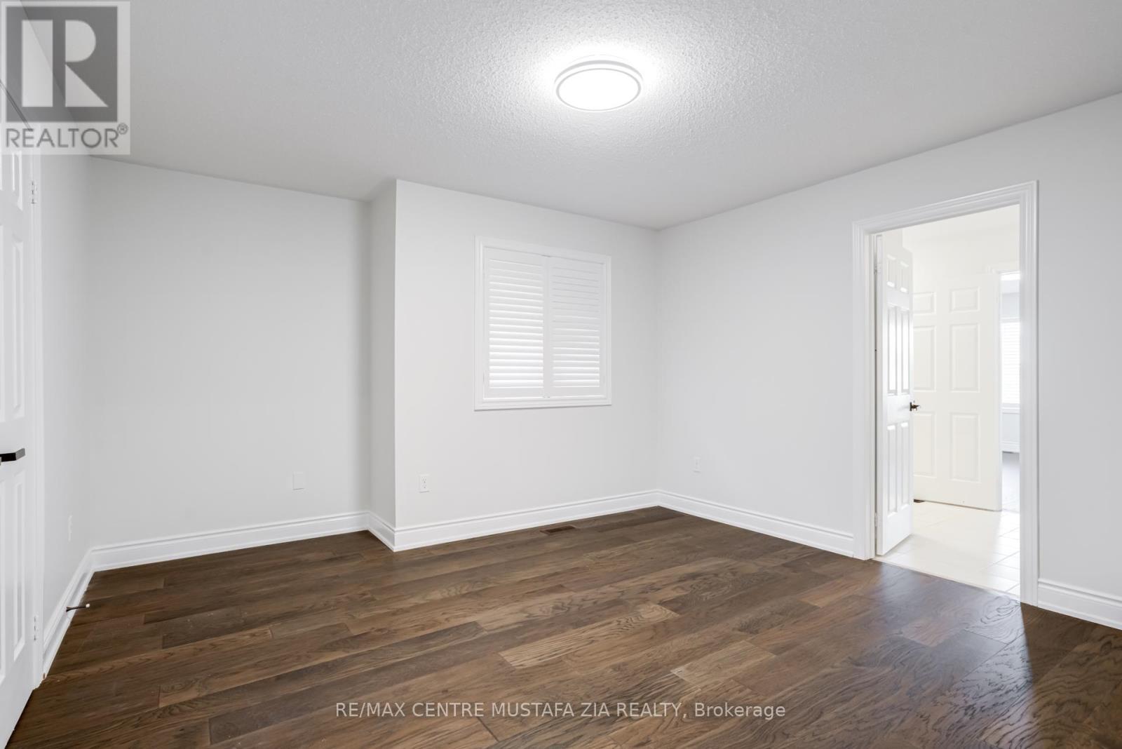 Photo 34 of 562 Nairn Circle, Milton ON