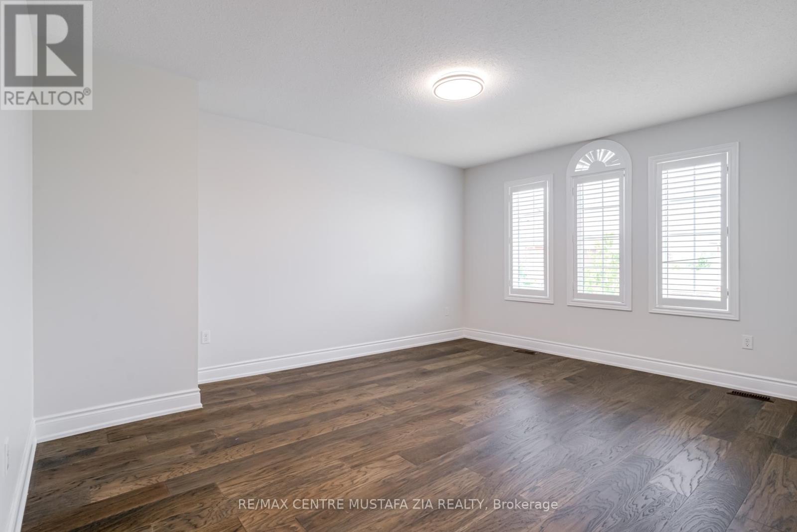 Photo 38 of 562 Nairn Circle, Milton ON