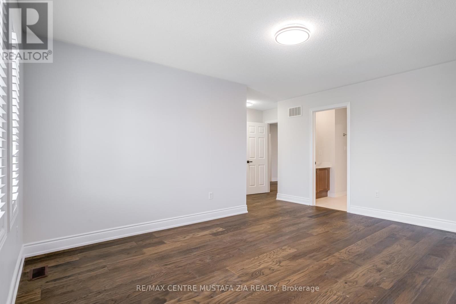 Photo 16 of 562 Nairn Circle, Milton ON