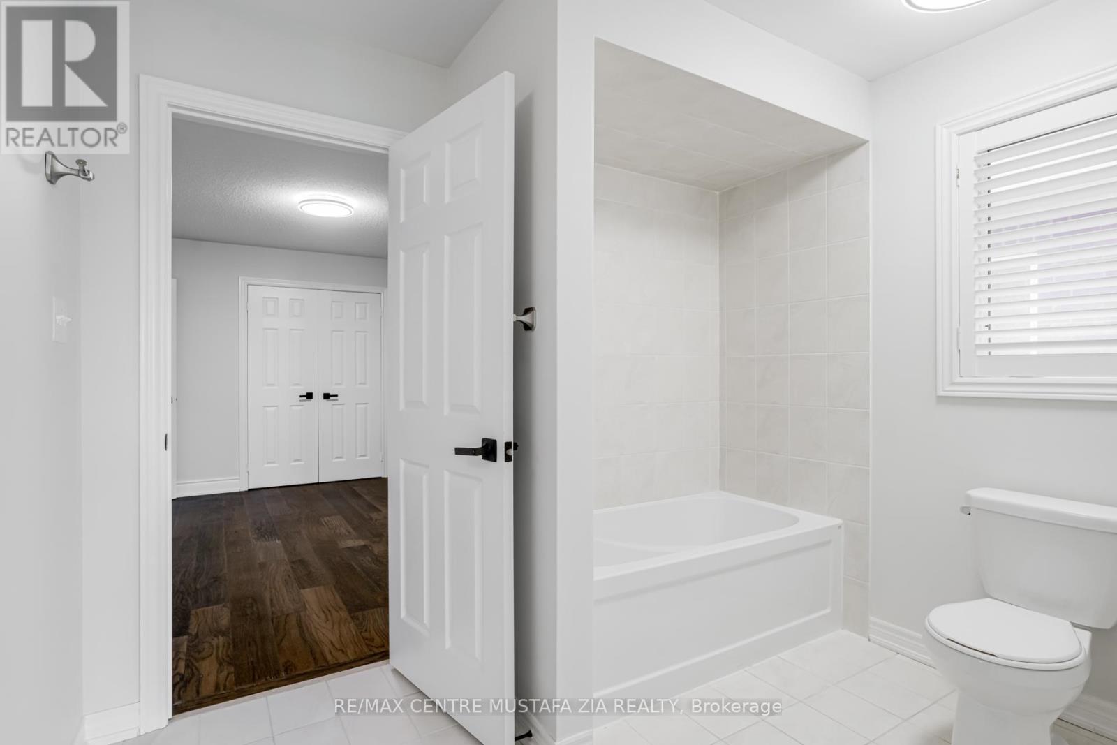 Photo 14 of 562 Nairn Circle, Milton ON