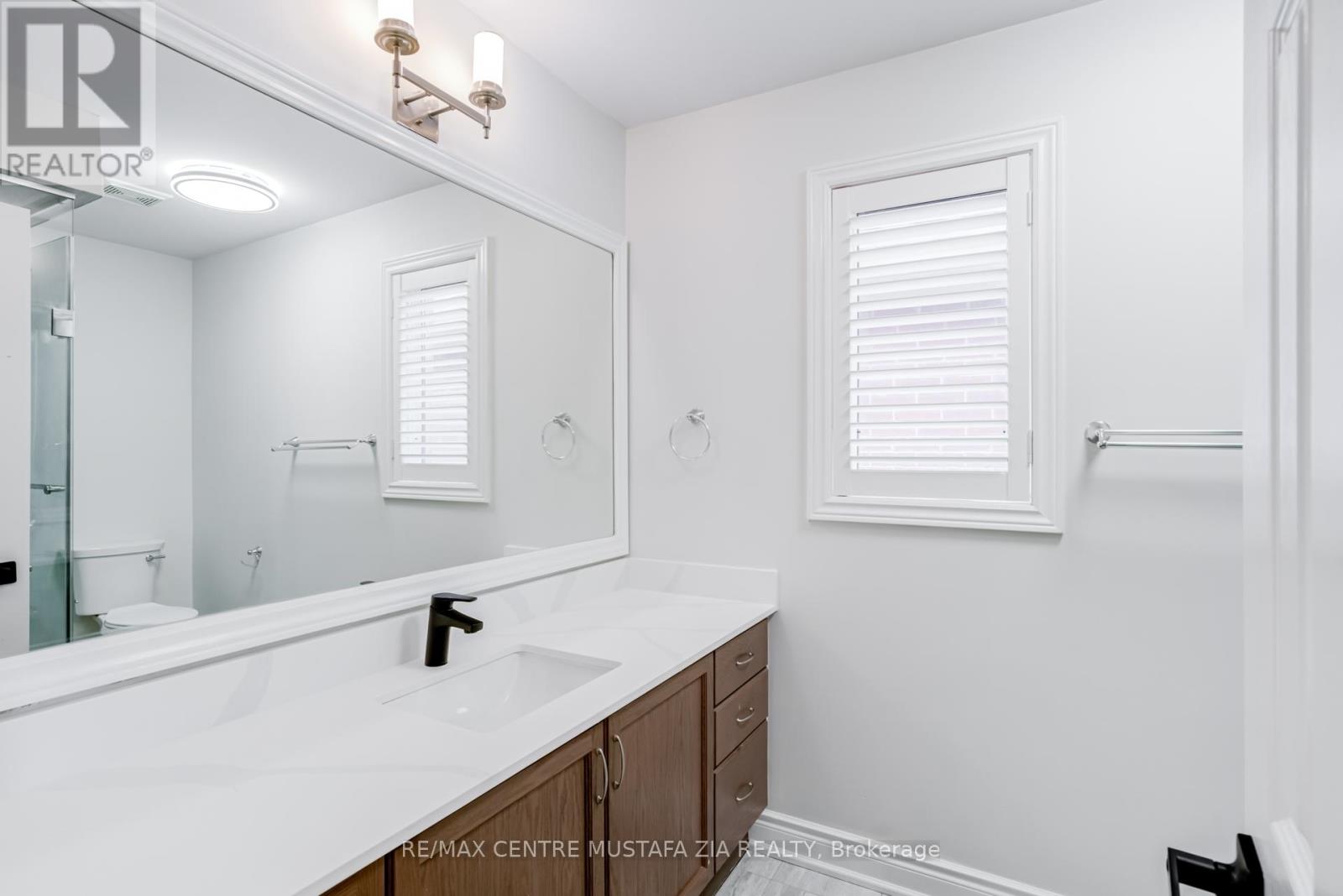 Photo 17 of 562 Nairn Circle, Milton ON
