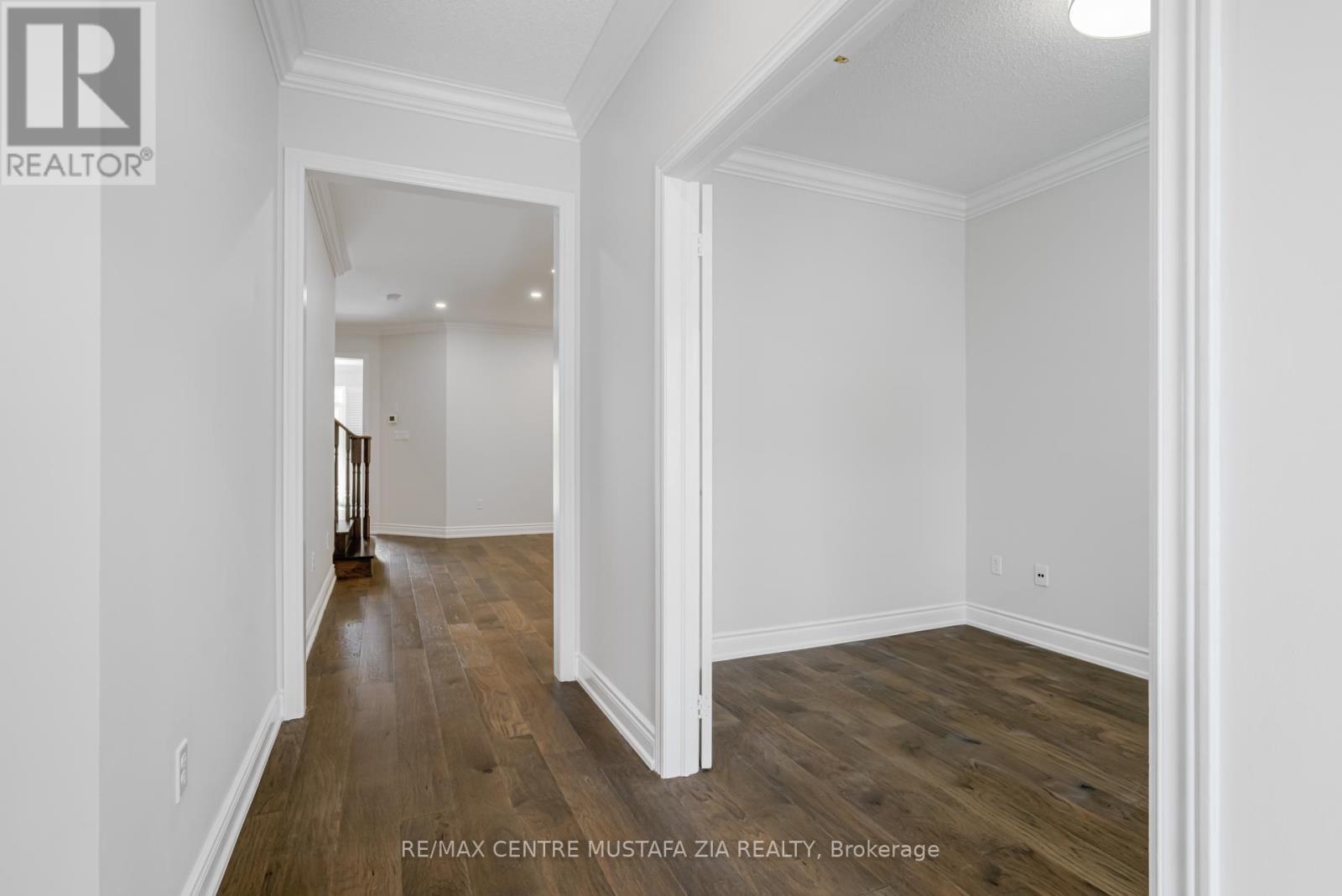 Photo 35 of 562 Nairn Circle, Milton ON