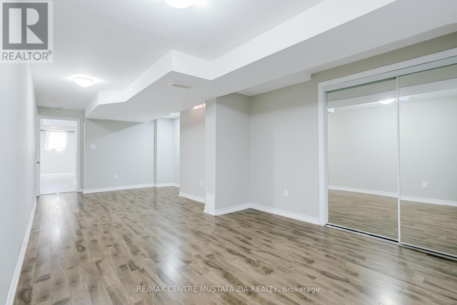 Photo 31 of 562 Nairn Circle, Milton ON