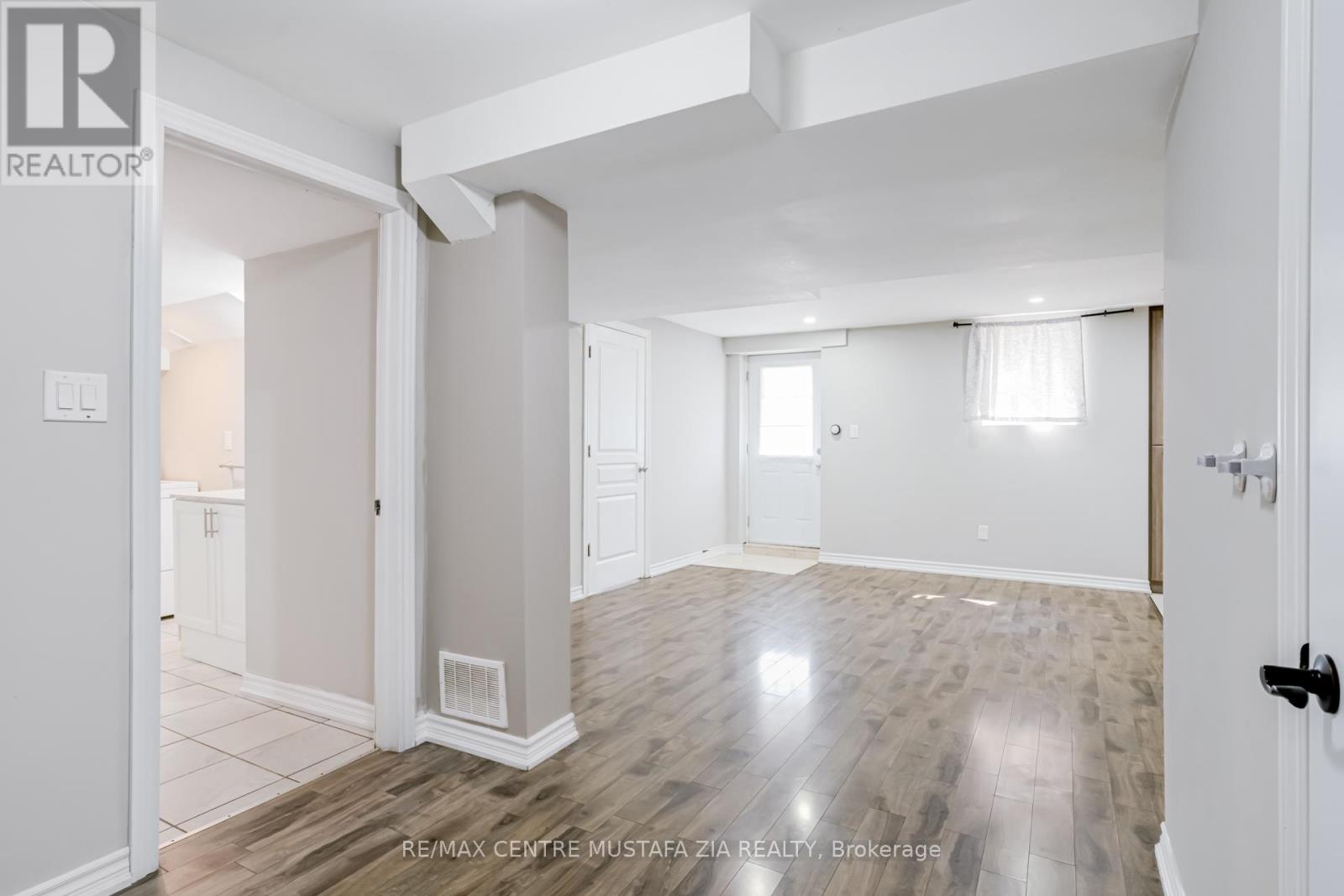 Photo 6 of 562 Nairn Circle, Milton ON