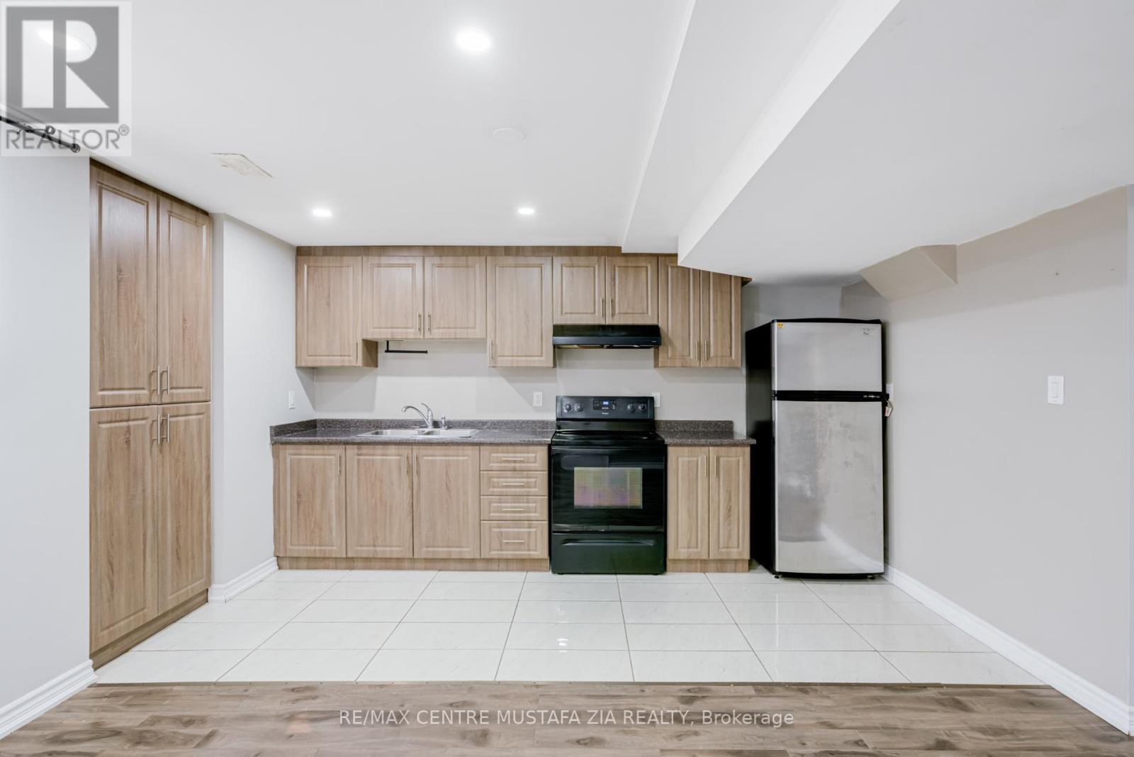 Photo 48 of 562 Nairn Circle, Milton ON