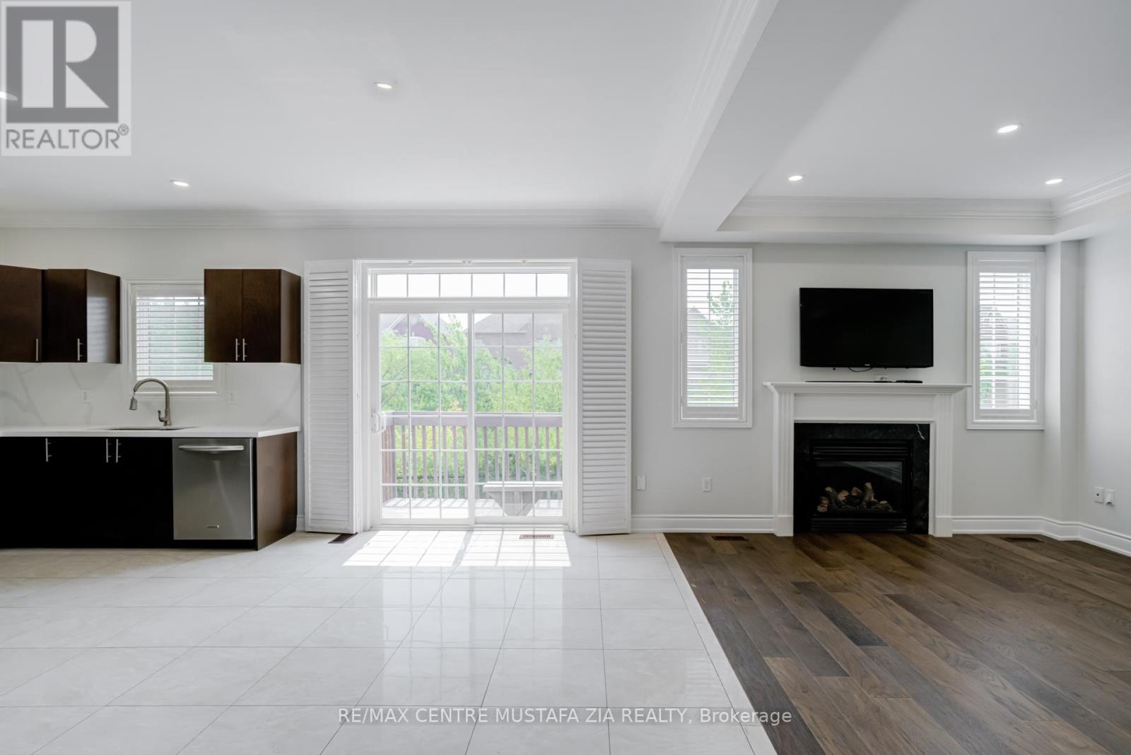 Photo 12 of 562 Nairn Circle, Milton ON