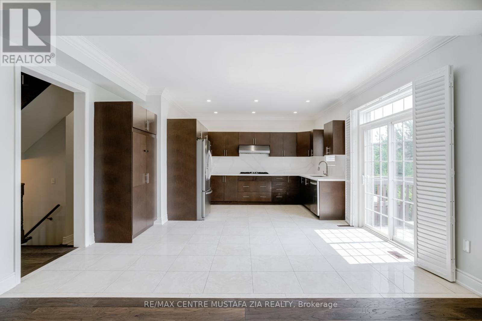 Photo 25 of 562 Nairn Circle, Milton ON